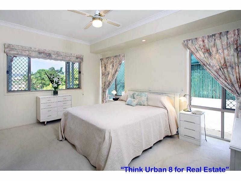 11 Preston Place, Brookfield QLD 4069